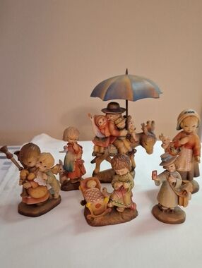 Anri Figurine Set From Italy
